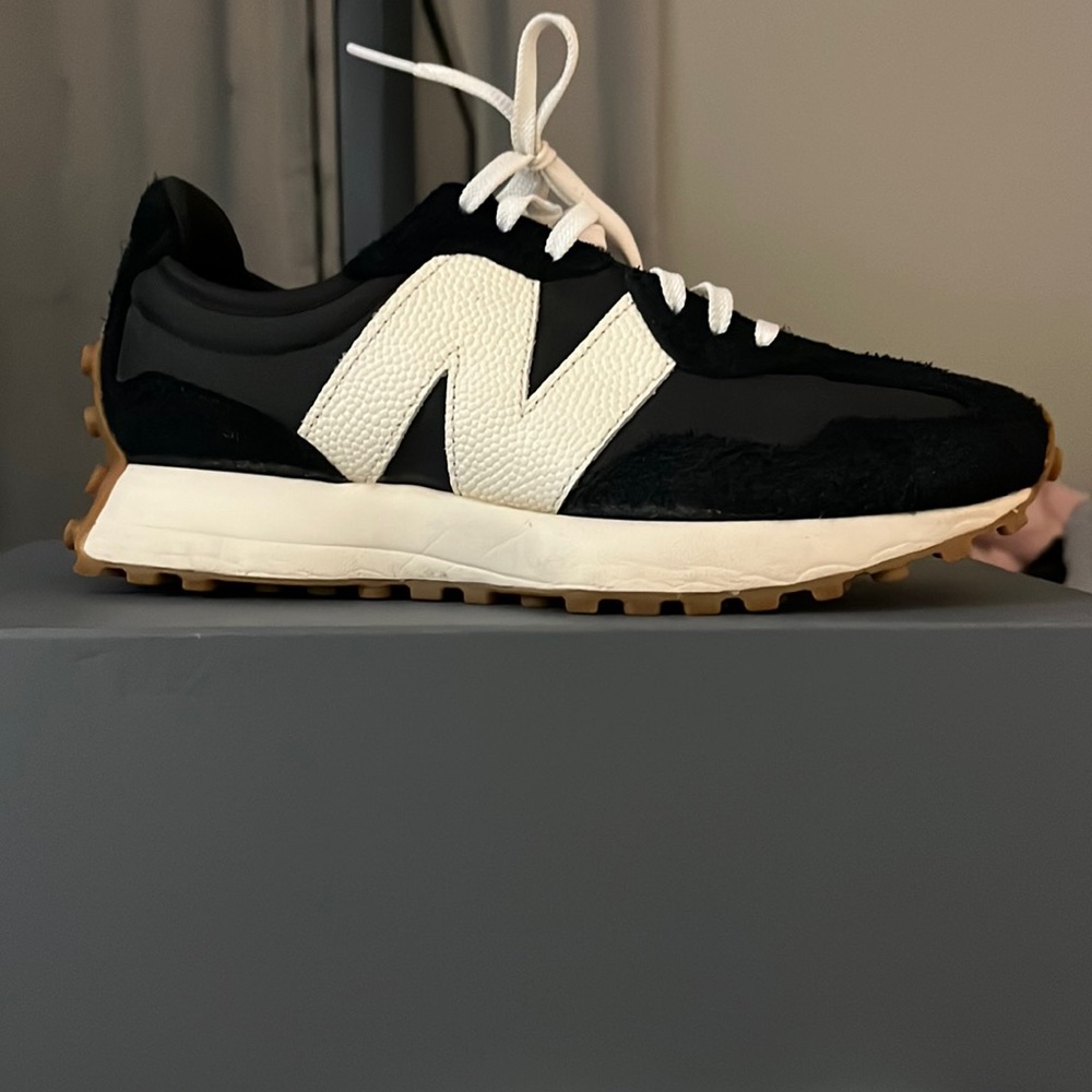 Gently worn Women’s New Balance Mode de Vie